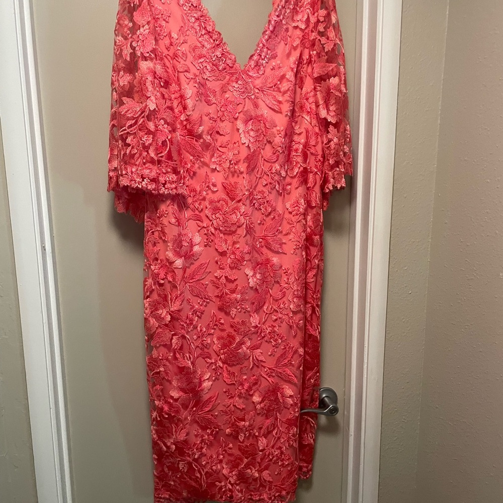 Elegant Tadashi Shoji Coral Lace Dress